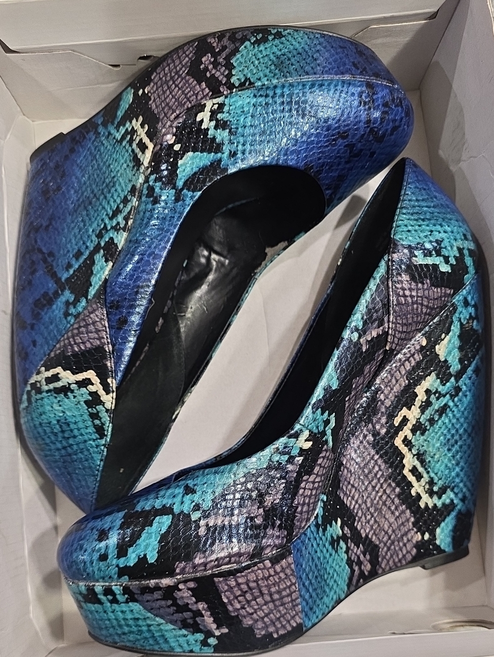 Aldo White Shoe Box with Black Logo